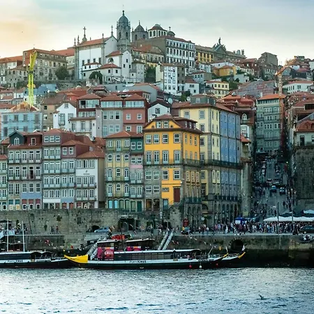 Charming 1-bedroom In Lägenhet Oporto